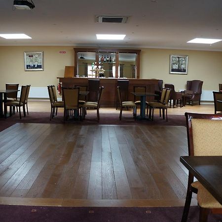 Jacksons Restaurant And Accommodation 로스코먼 외부 사진