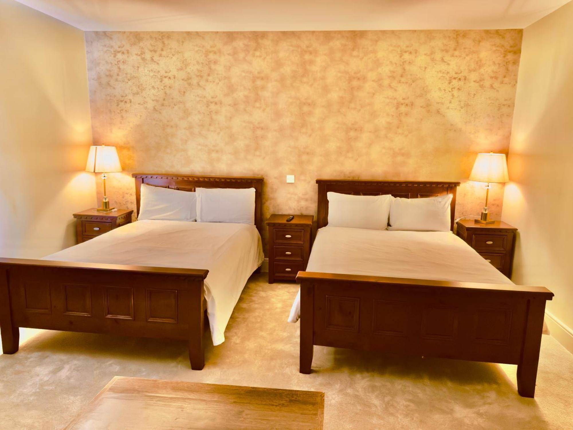 Jacksons Restaurant And Accommodation 로스코먼 외부 사진