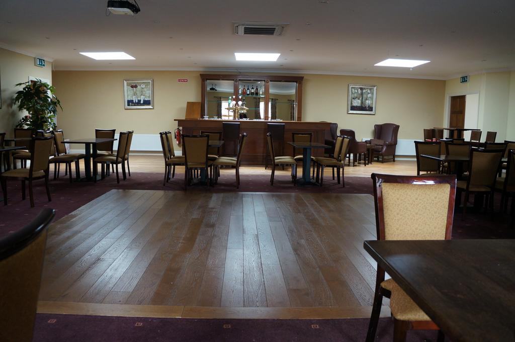 Jacksons Restaurant And Accommodation 로스코먼 외부 사진