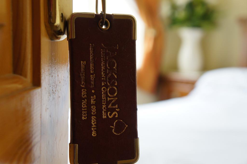 Jacksons Restaurant And Accommodation 로스코먼 객실 사진