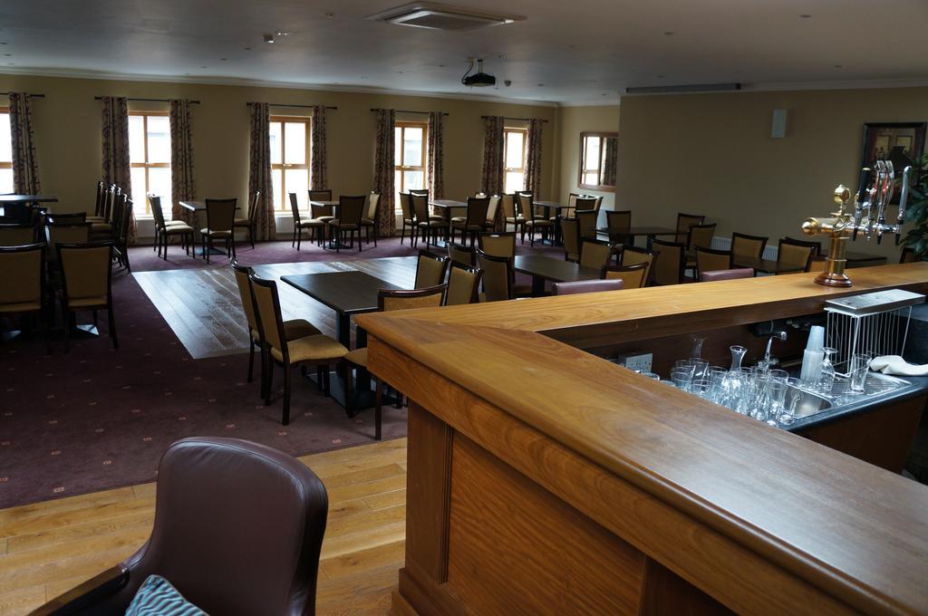 Jacksons Restaurant And Accommodation 로스코먼 외부 사진